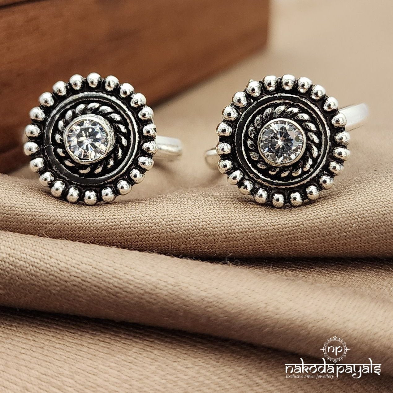 White Dot Toerings (T4676)