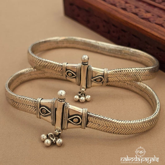 Graceful Oxidised Hyderabadi Anklet (Ak7027)