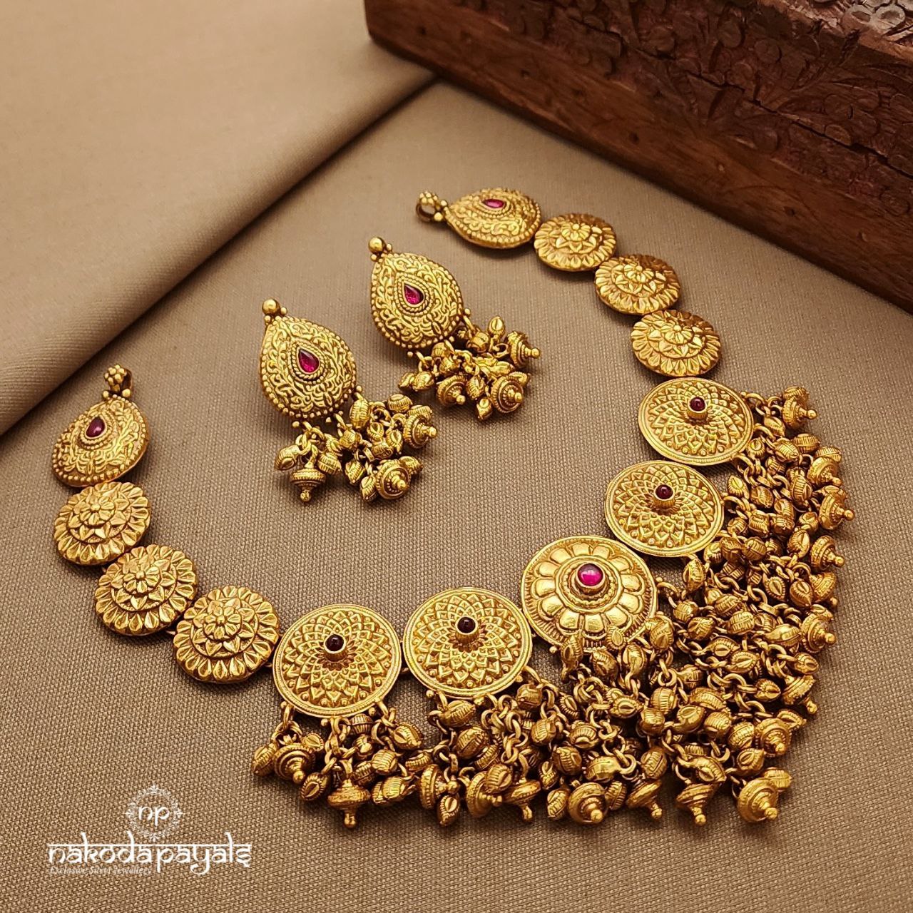 Floral Pink Drops Neckpiece With Earrings (Gn9785)