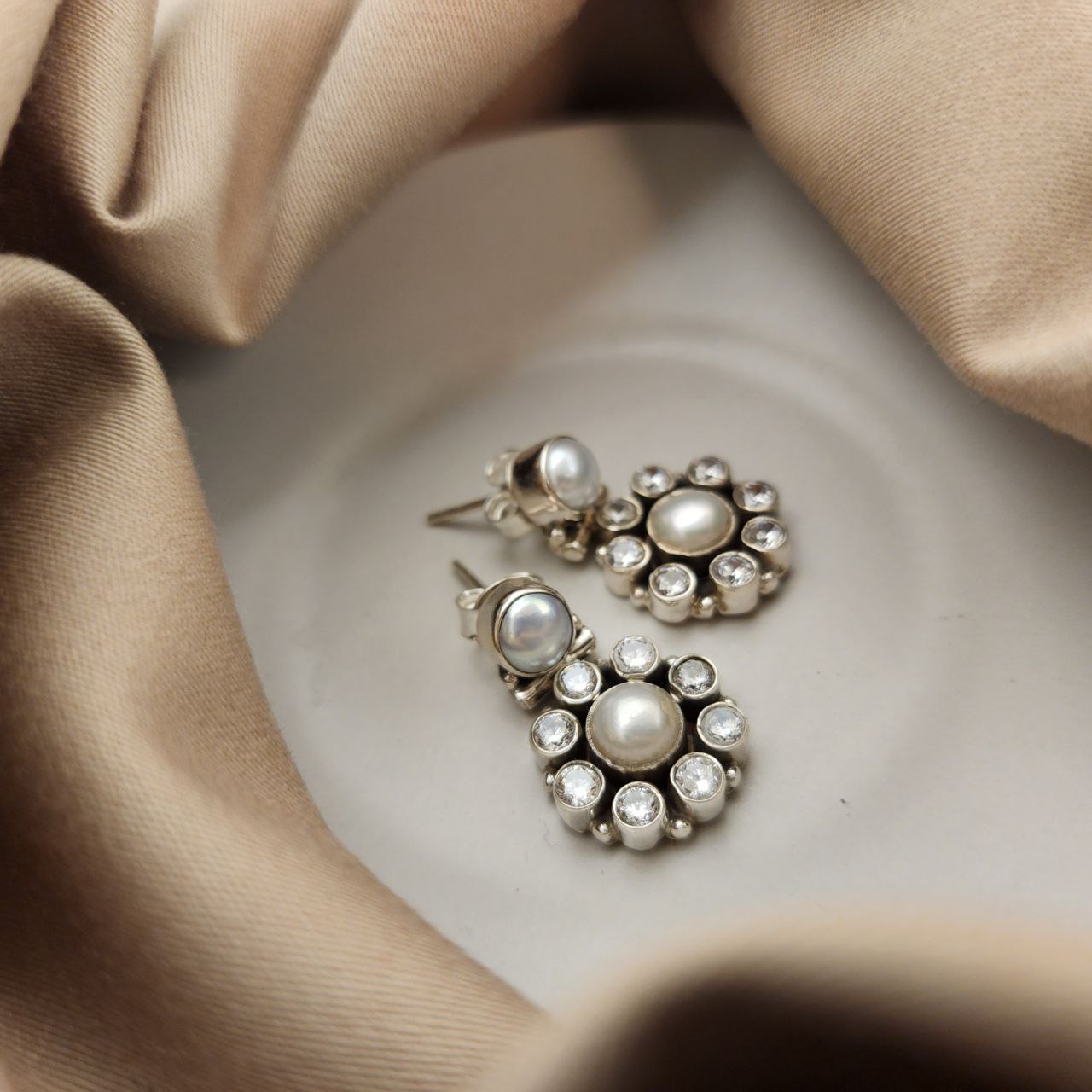 Stunning and twinkling studs(H2027-31)