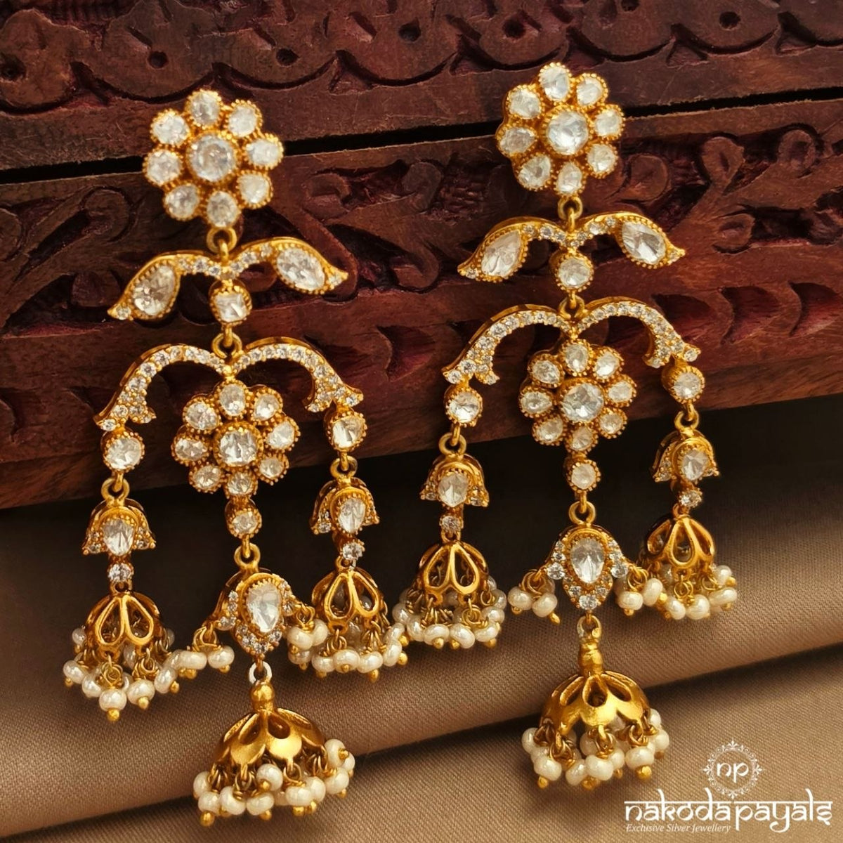 Cute Floral Pearl Jhumka (Ge11428)
