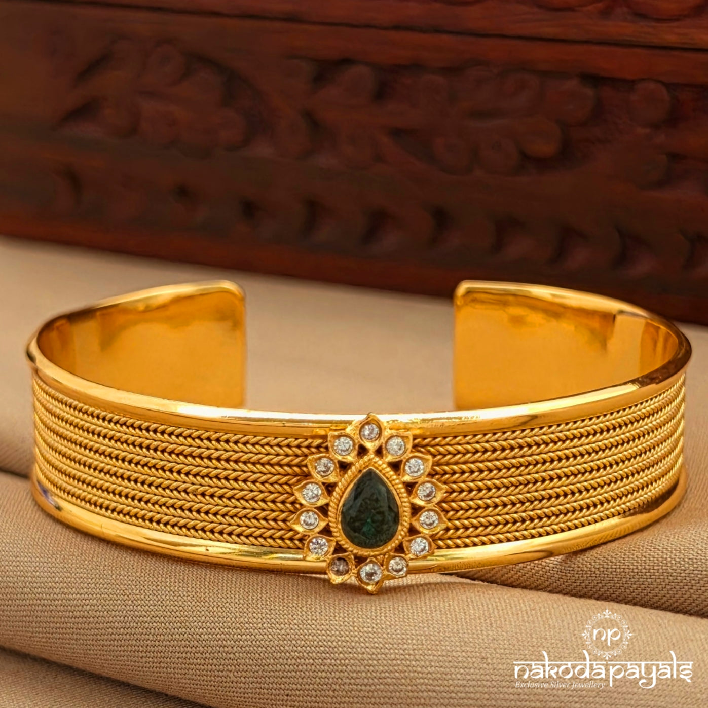 Exquisite Green Drop Cuff Kada (Gk3340)
