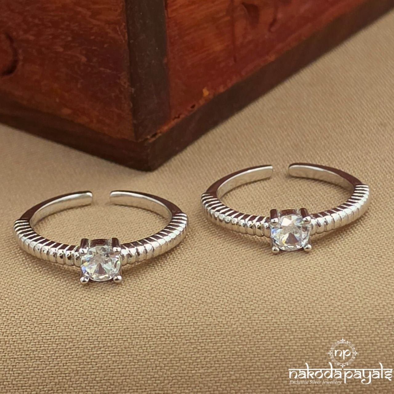 Squarish Gorgeous Toering (T4964)
