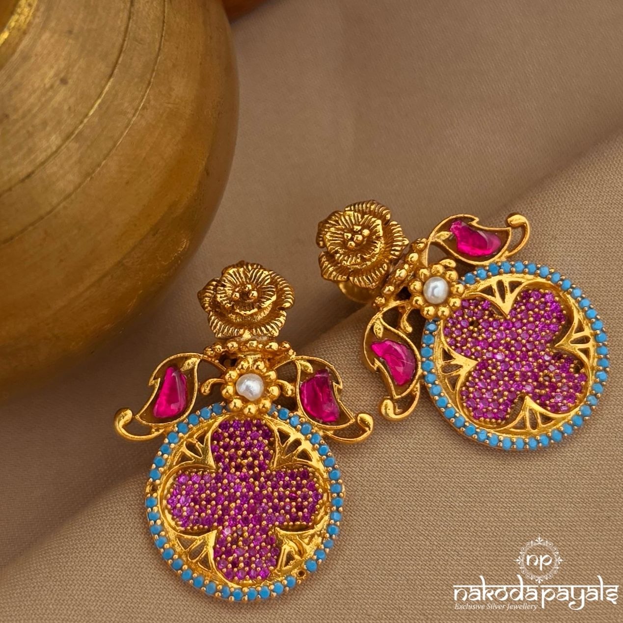 Cute Floral Kundan Studs (Ge11315)