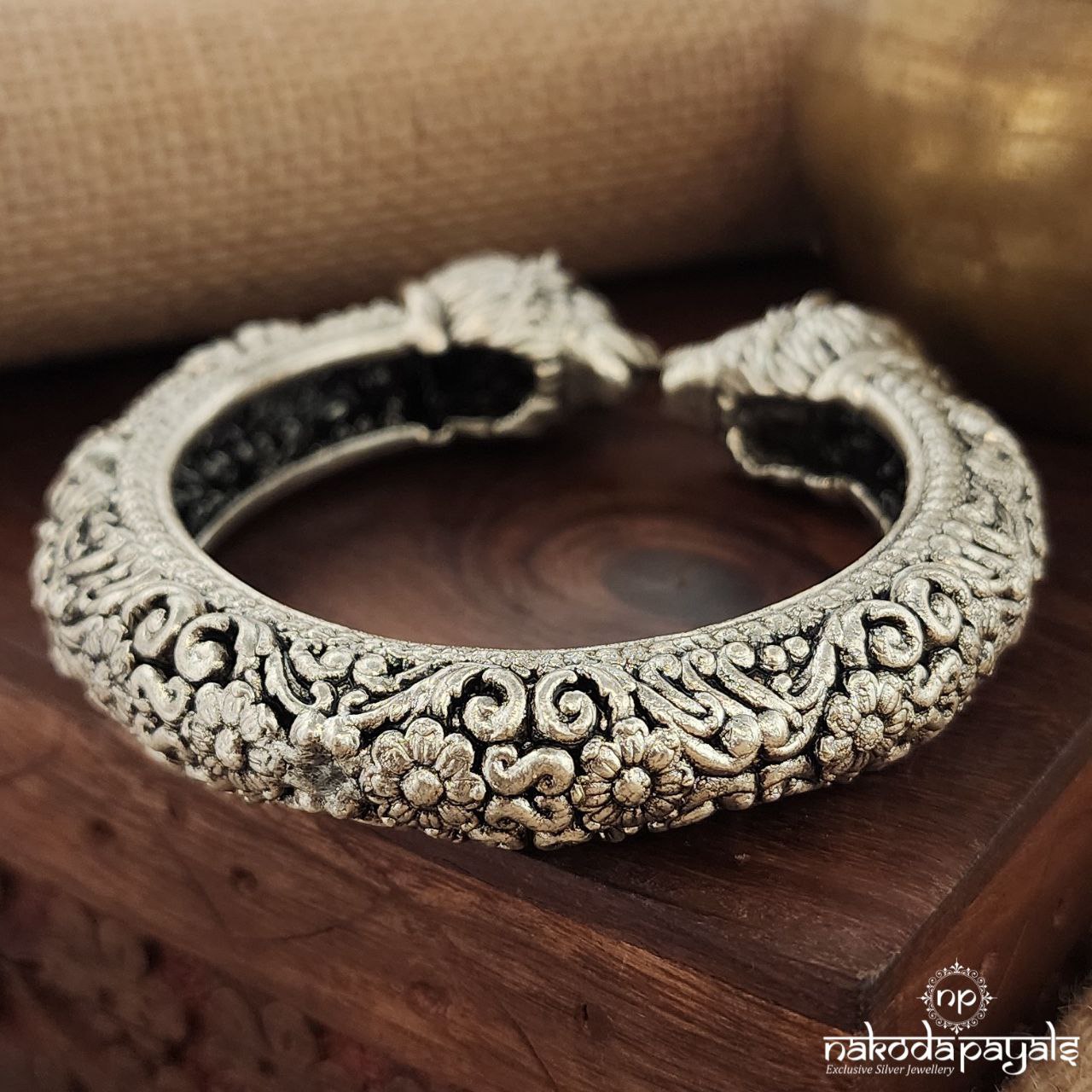 Lion Broad Oxidised Kada (K5109)