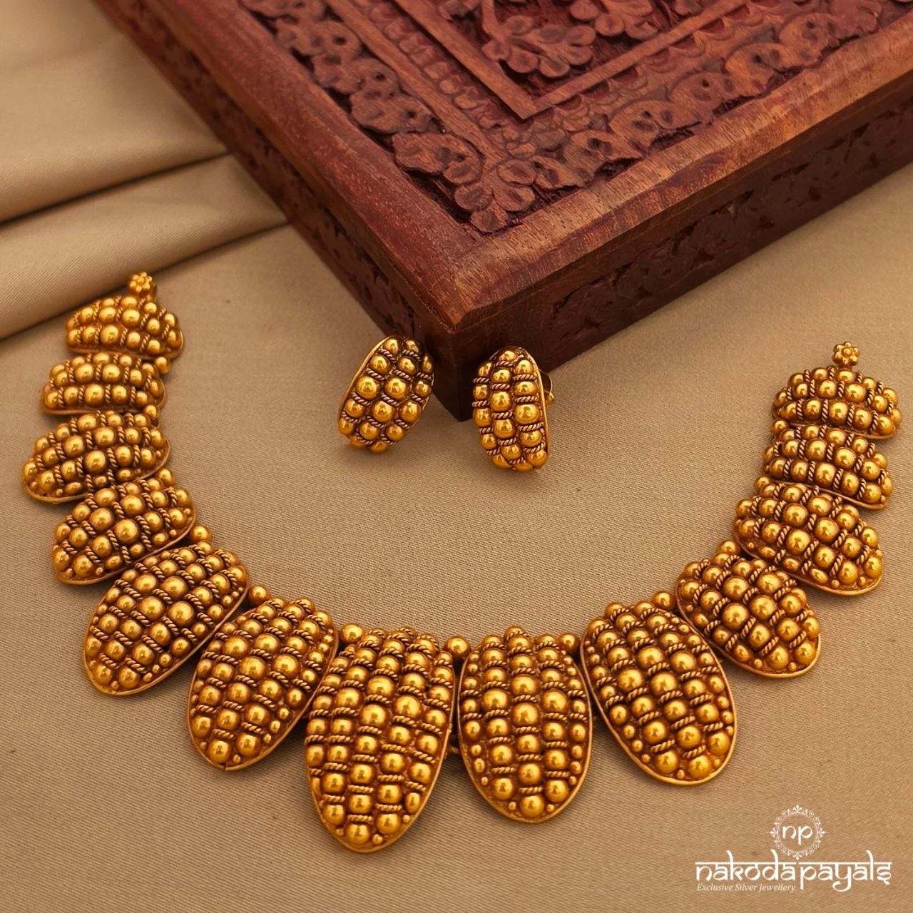 Oval Dotted Neckpiece With Earrings (Gn10149) l