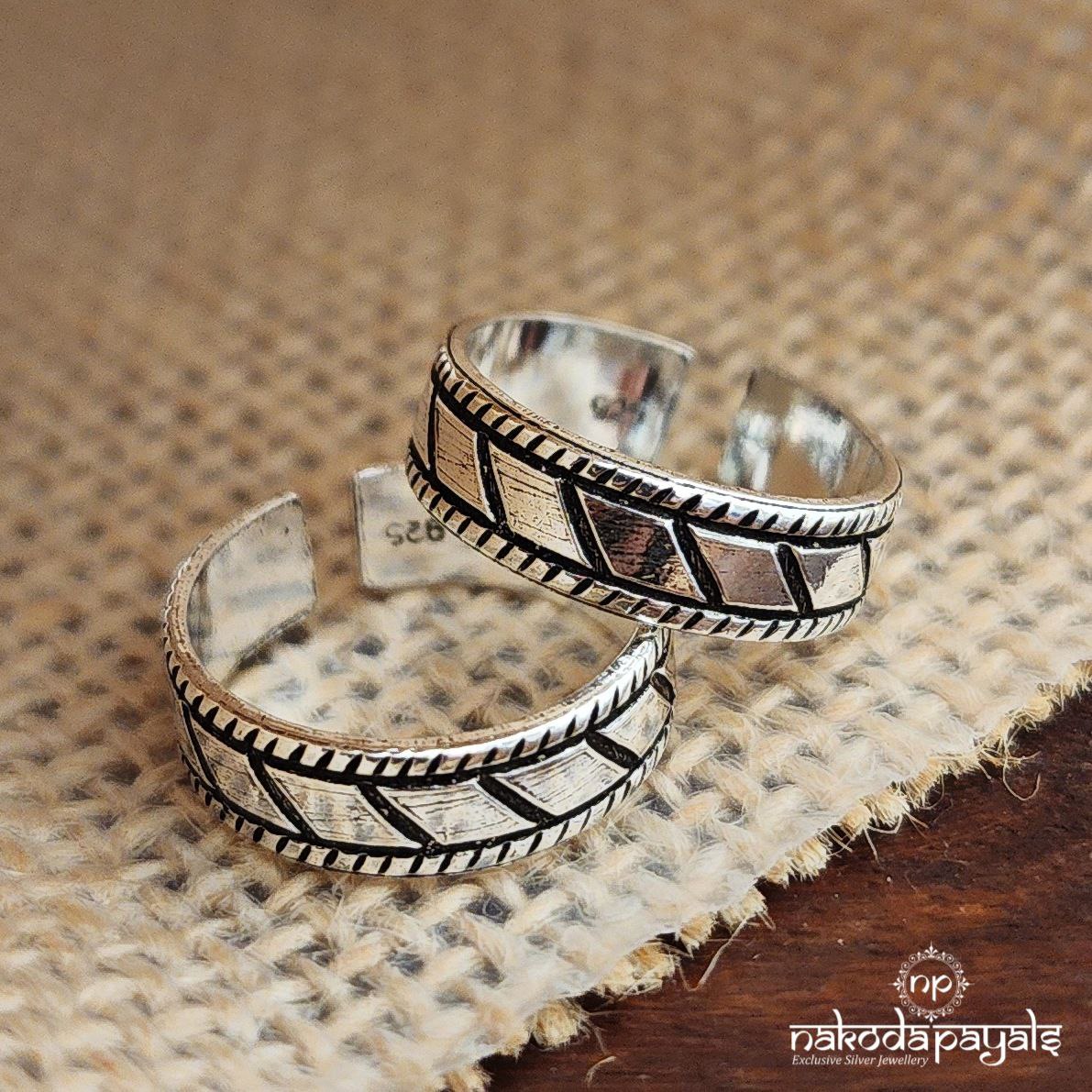 Curved Square Toebands (T4576)