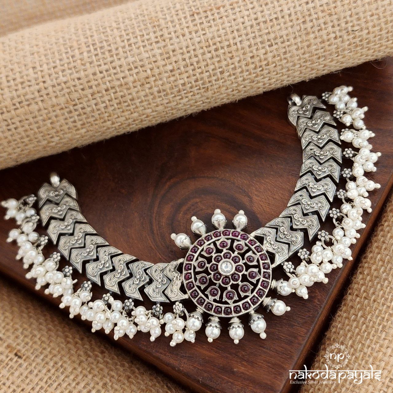 Circular Pearled Choker (N10864)