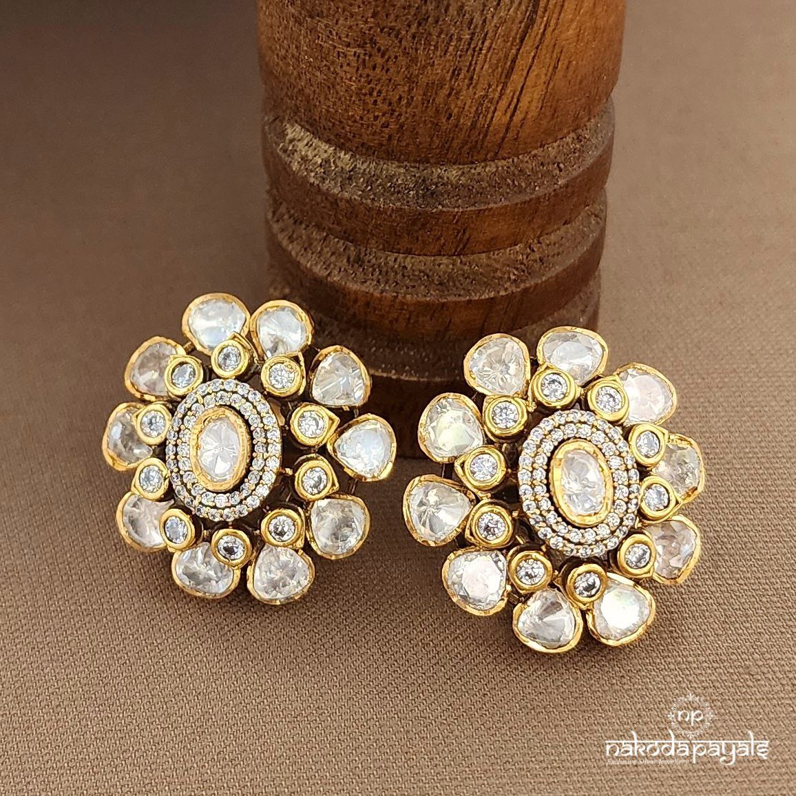 Unique Moissanite Studs (Ge10051)