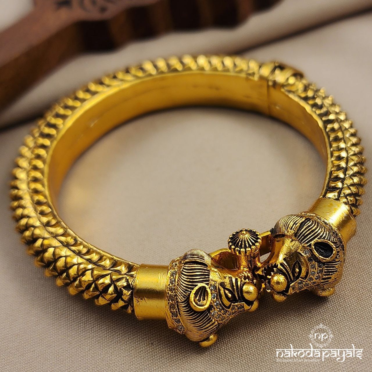 Elegant Lion Single Screw Kada (Gk2890)