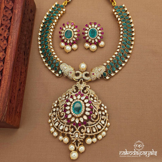 Grand Emerald Green Neckpiece With Earrings (Gn10046)