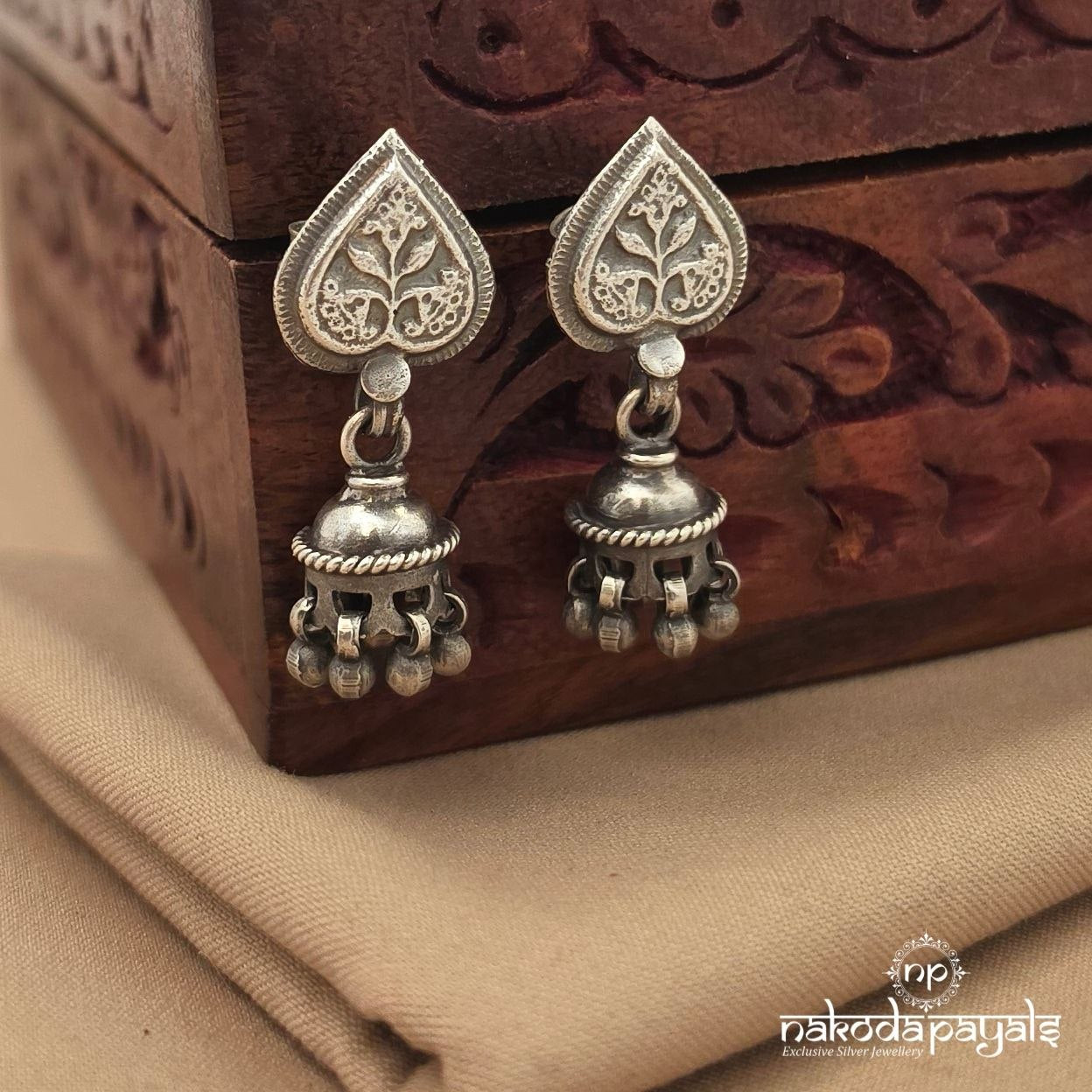 Cute Leafy Jhumka (J1844)