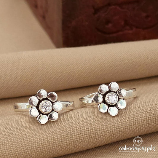 White Dot Floral Toerings (T4863)