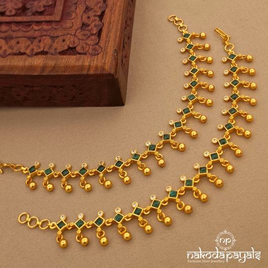 Green Squarish Ball Drop Maati (Gm1266)