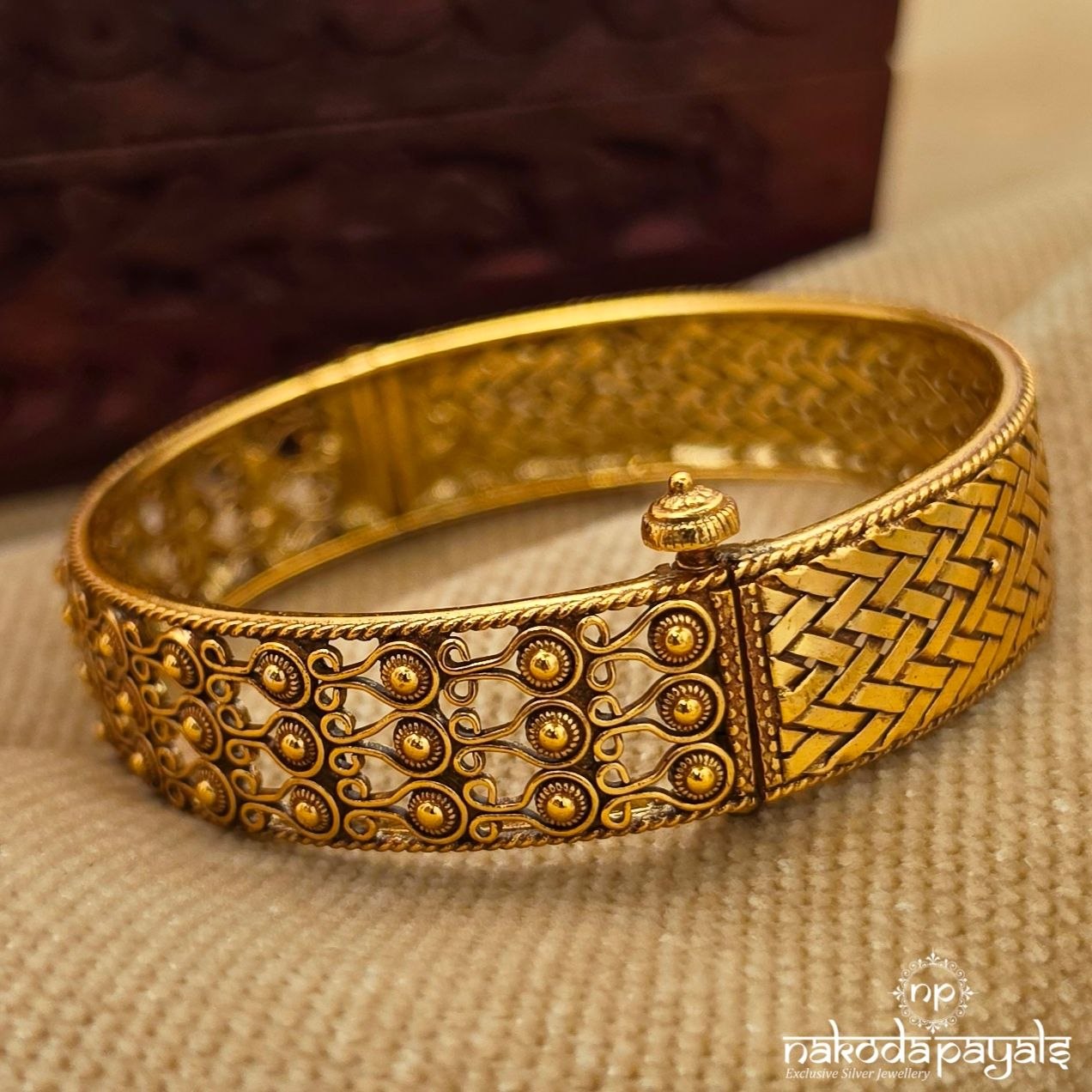 Exclusive Ball Dot  Openable Kada (Gk3364)