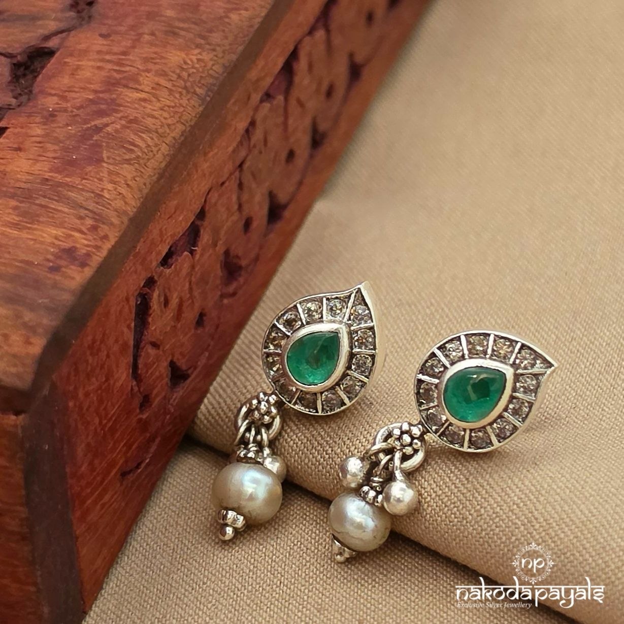 Greenish Mango Studs (S9754)