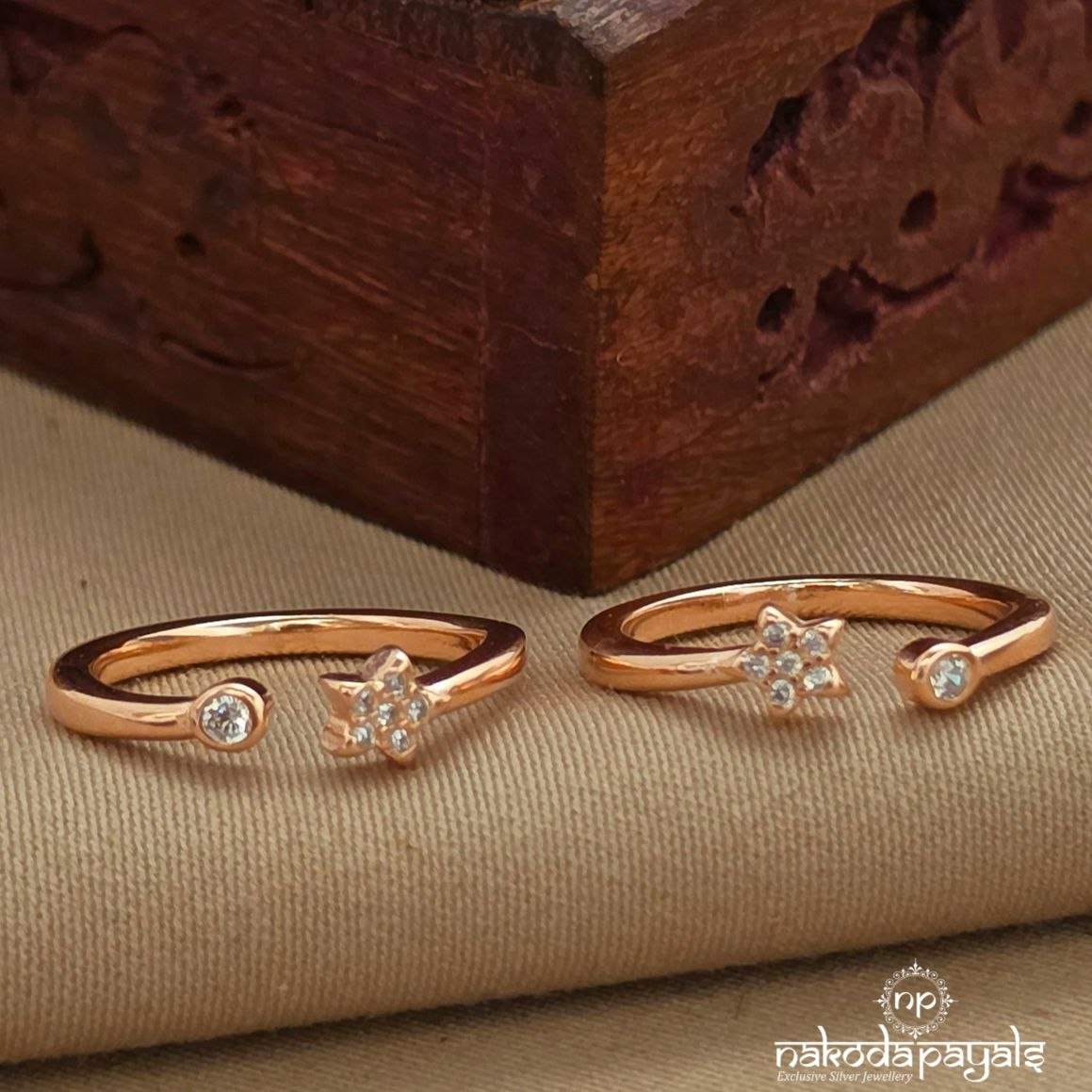 Rose Gold Star Toerings (T4809)