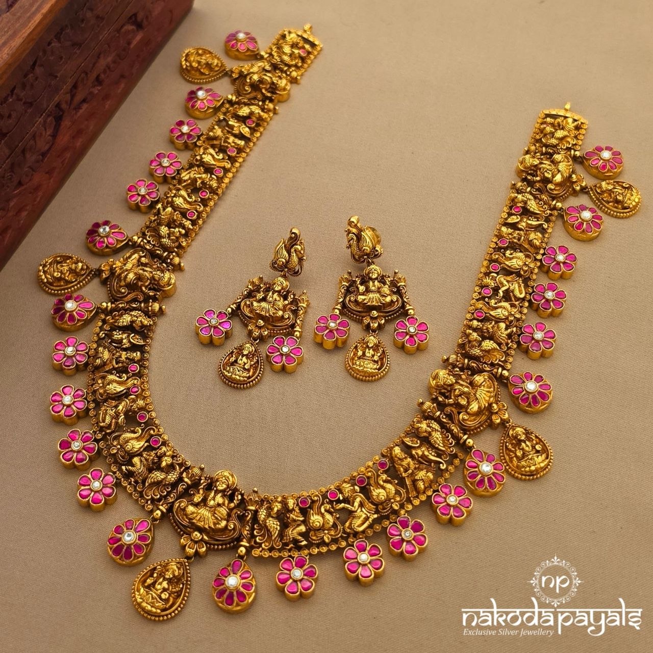 Lakshmi Floral Drop Neckpiece With Earrings (Gn10710)