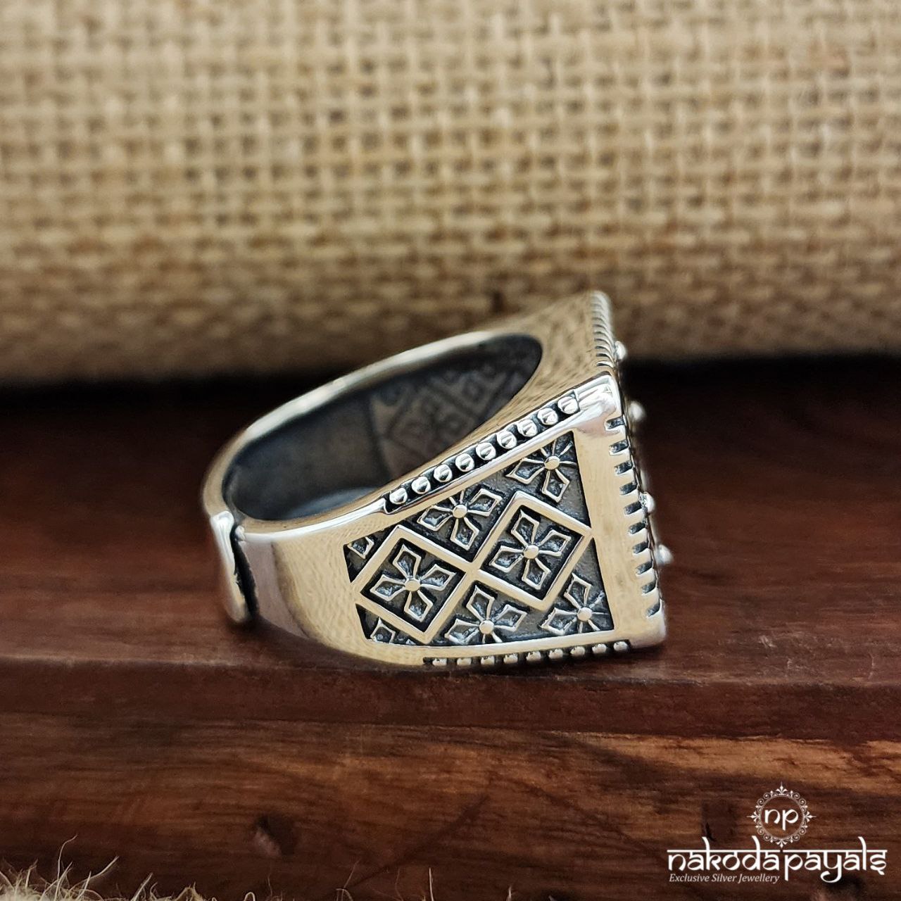 Amazing Floral Finger Ring (F2789)