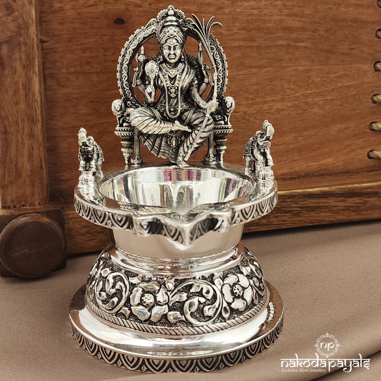 Goddess Kamakshi Deepam (Aa2065)