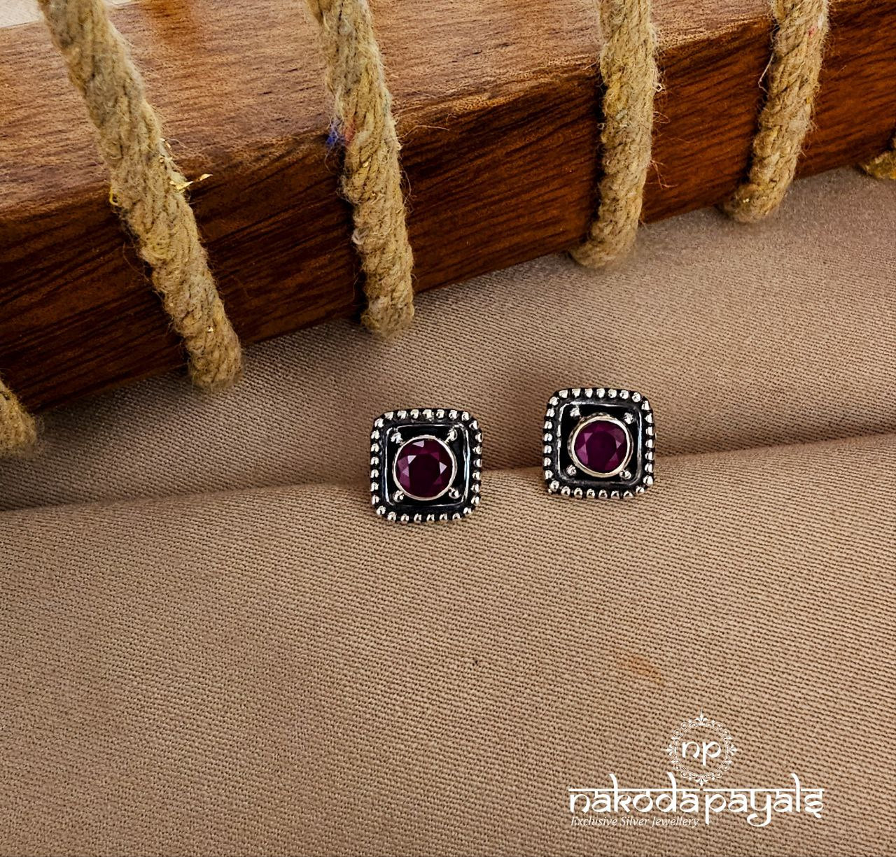 Red Squarish Studs (S9506)