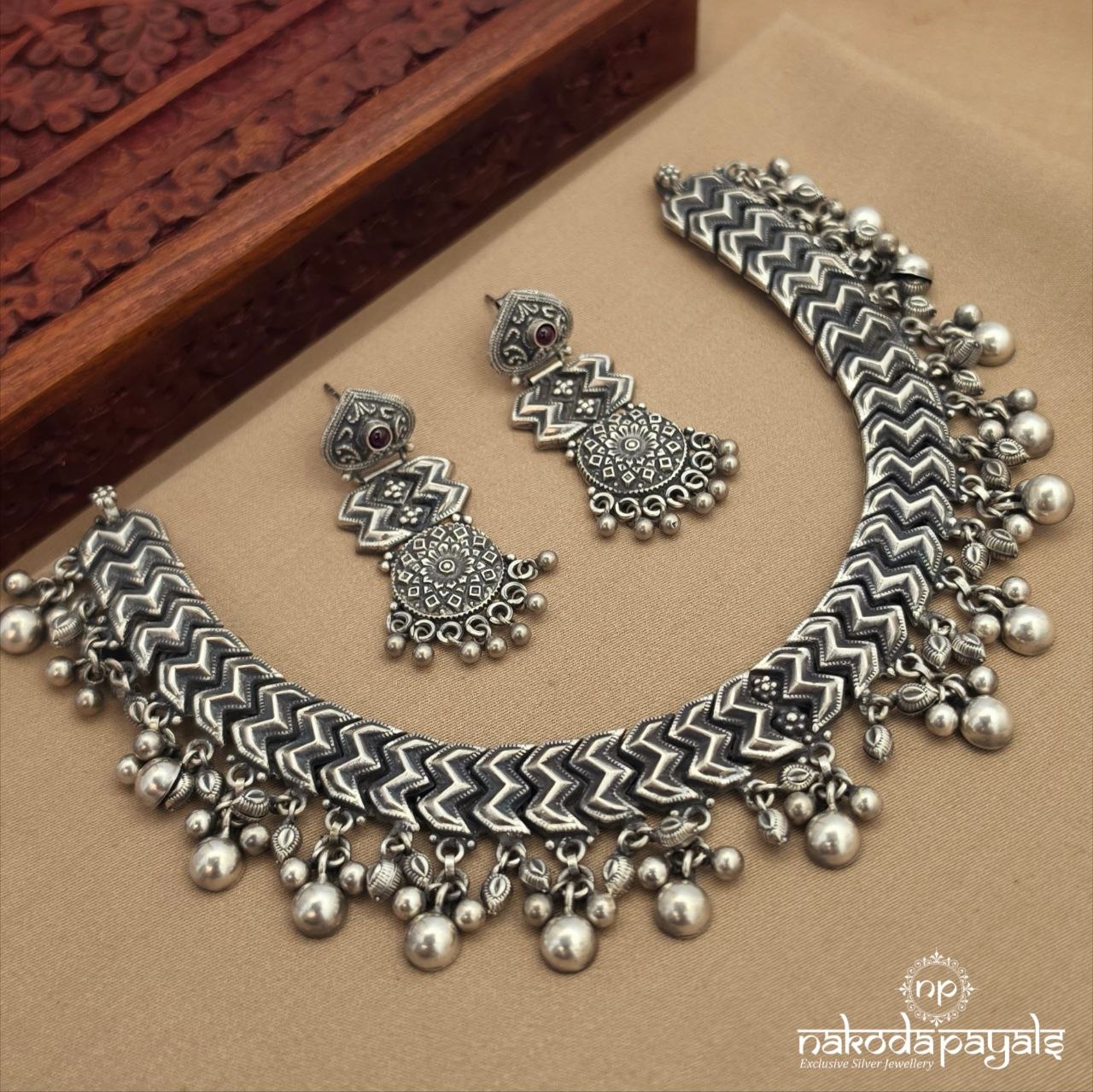 Exemplary Oxidised Neckpiece With Earrings (N11849)