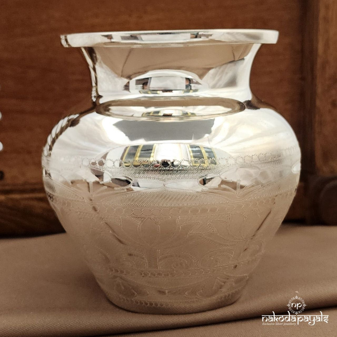 Plain Big Kalasha (Aa2522)