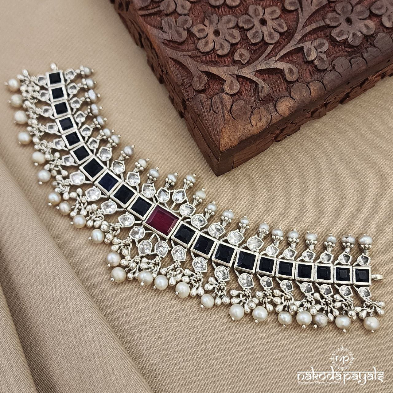 Rectangular Pink Pearled Drop Choker (N10544)