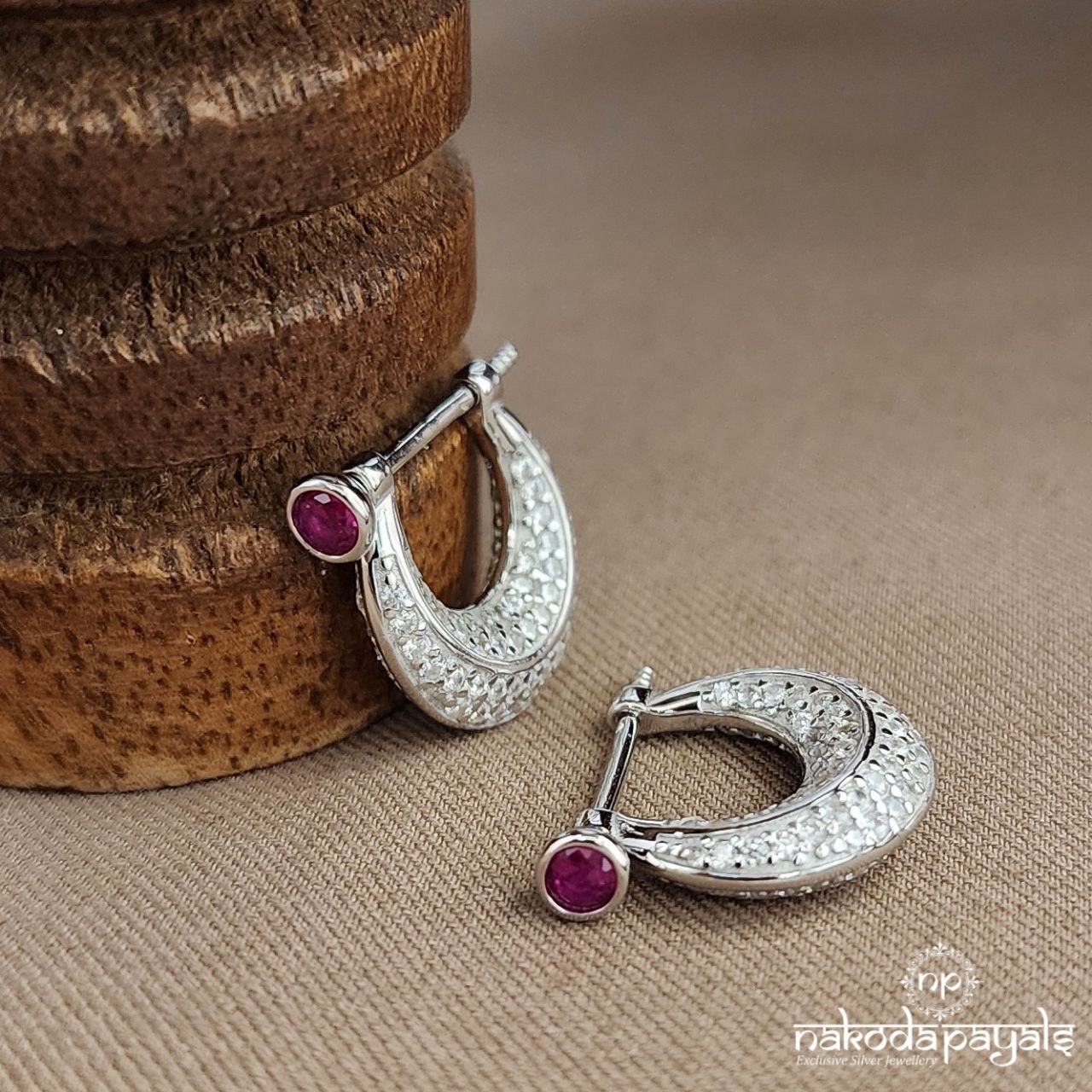 Red Stamped White Bali (H2184)