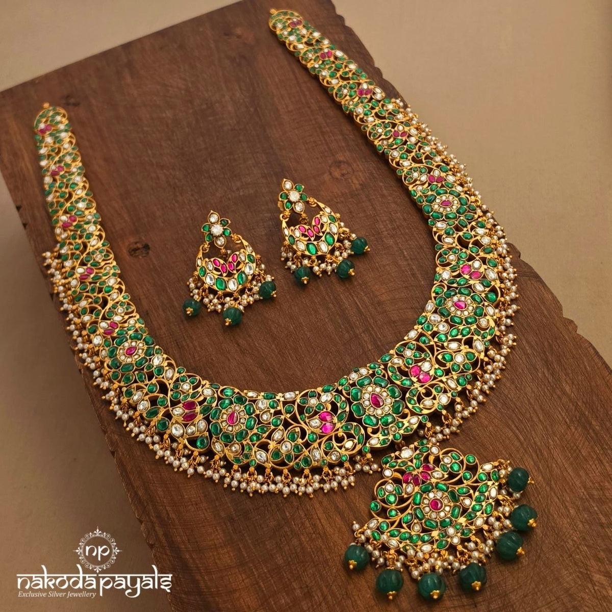 Grand Green Kundan Neckpiece With Earrings (Gn11048)
