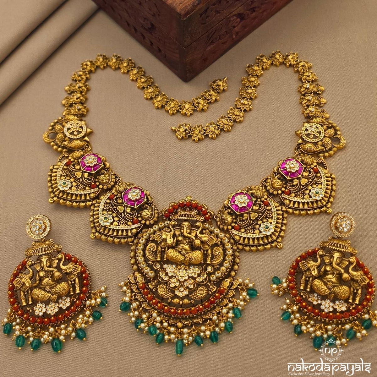 Coral Ganesha Pearl Neckpiece With Earrings (Gn10936)
