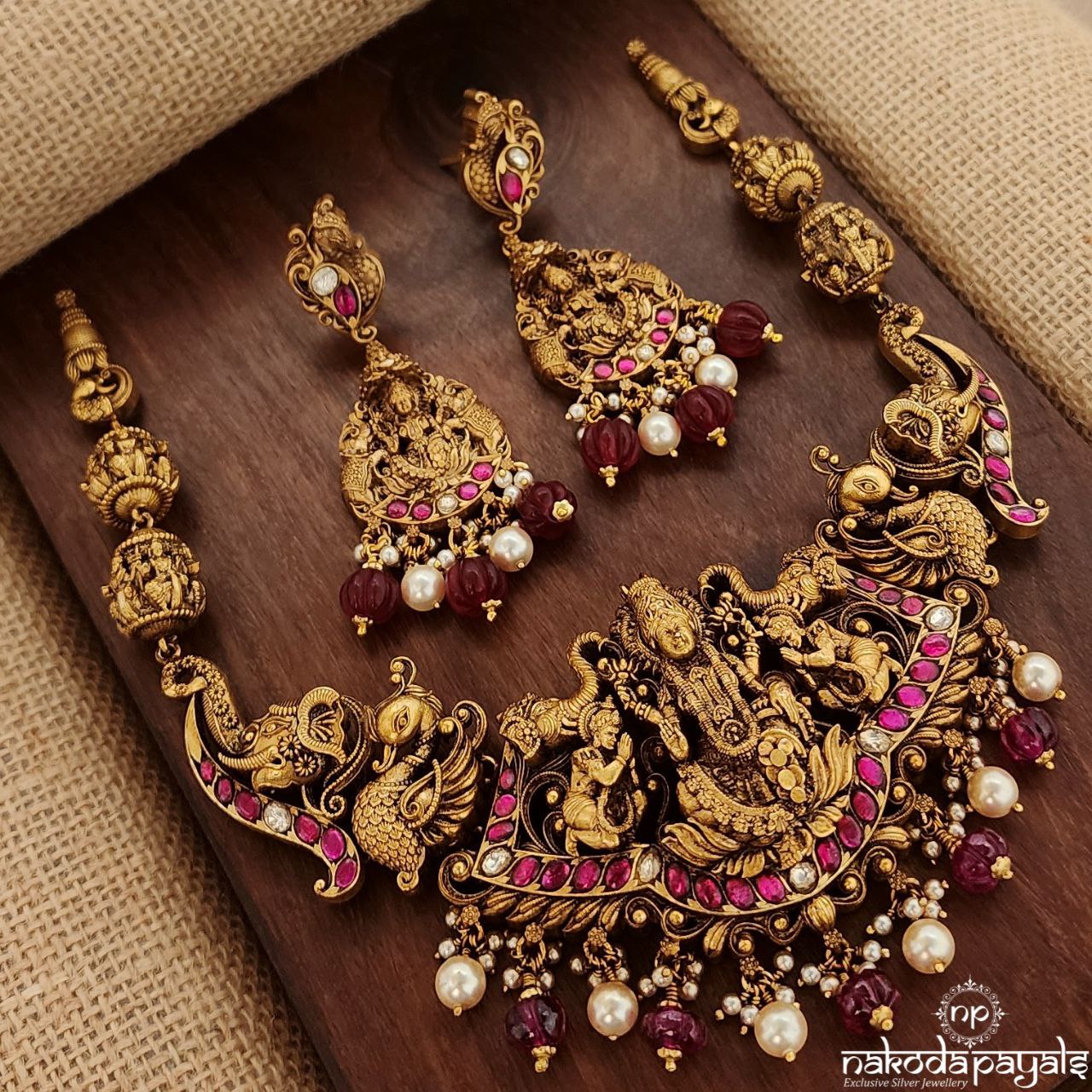 Lakshmi Kundan Neckpiece With Earrings (Gn9051)