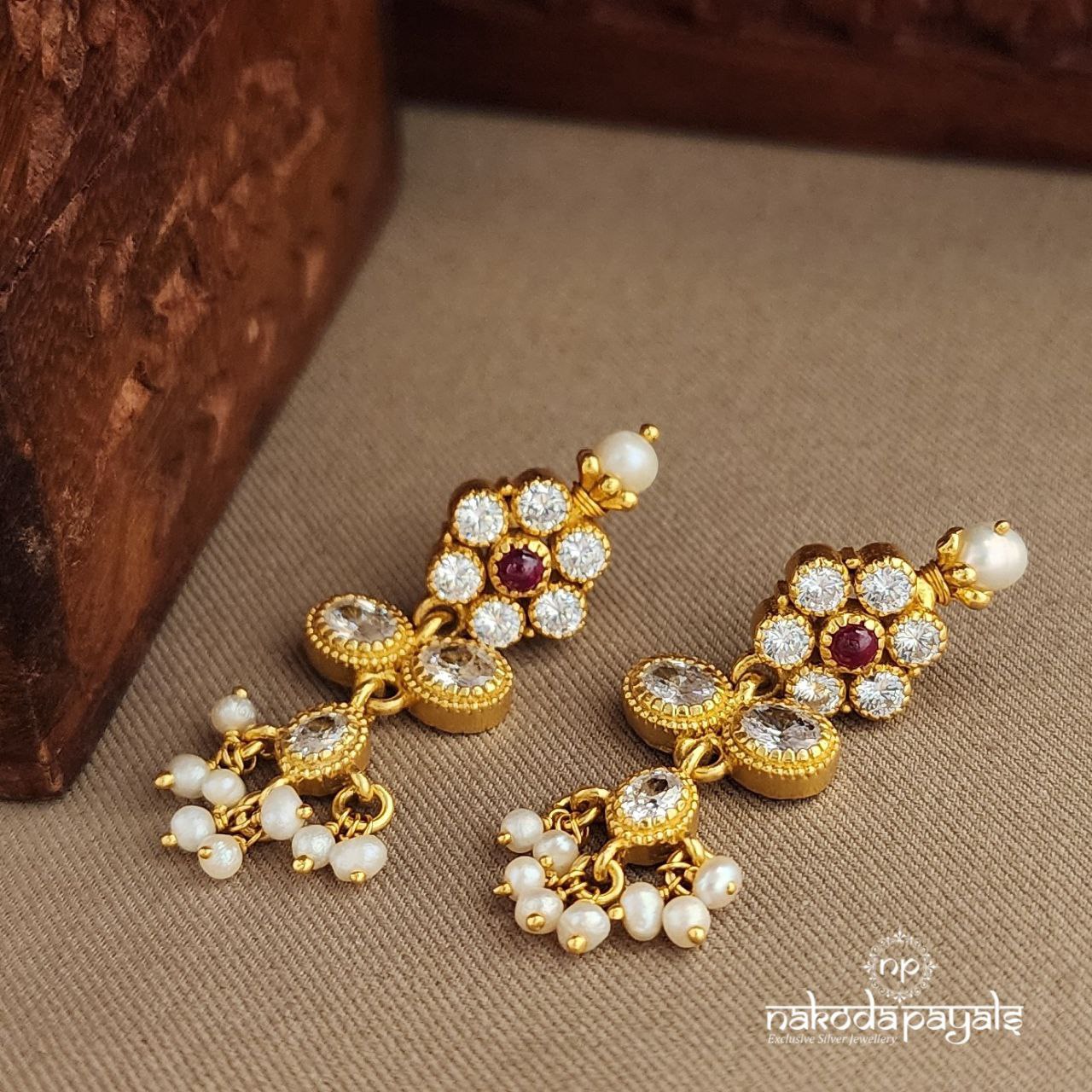 Pearl Drop White Earrings (Ge9879)