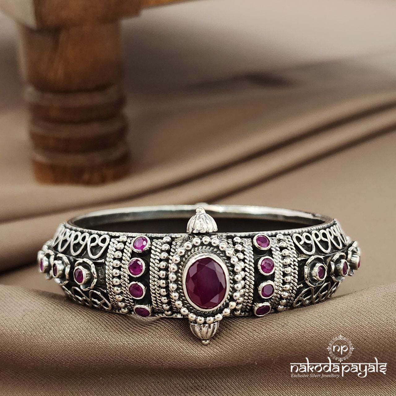 Red Circular Screw Kada (K6199)