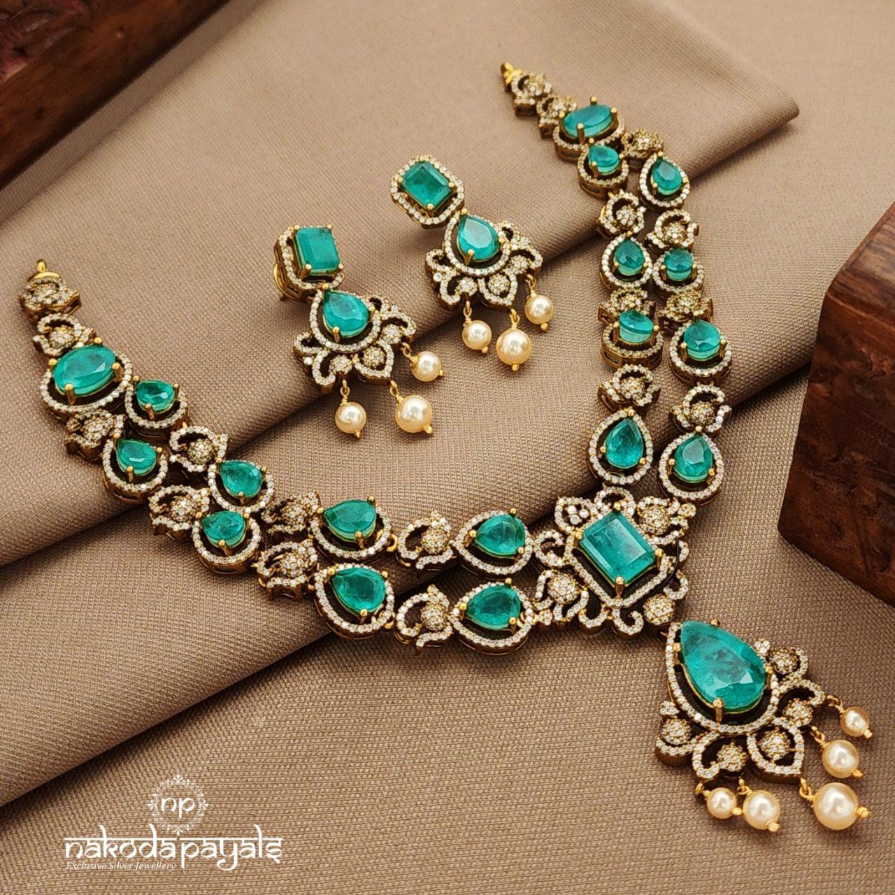 Emerald Green Neckpiece With Earrings (Gn9881)