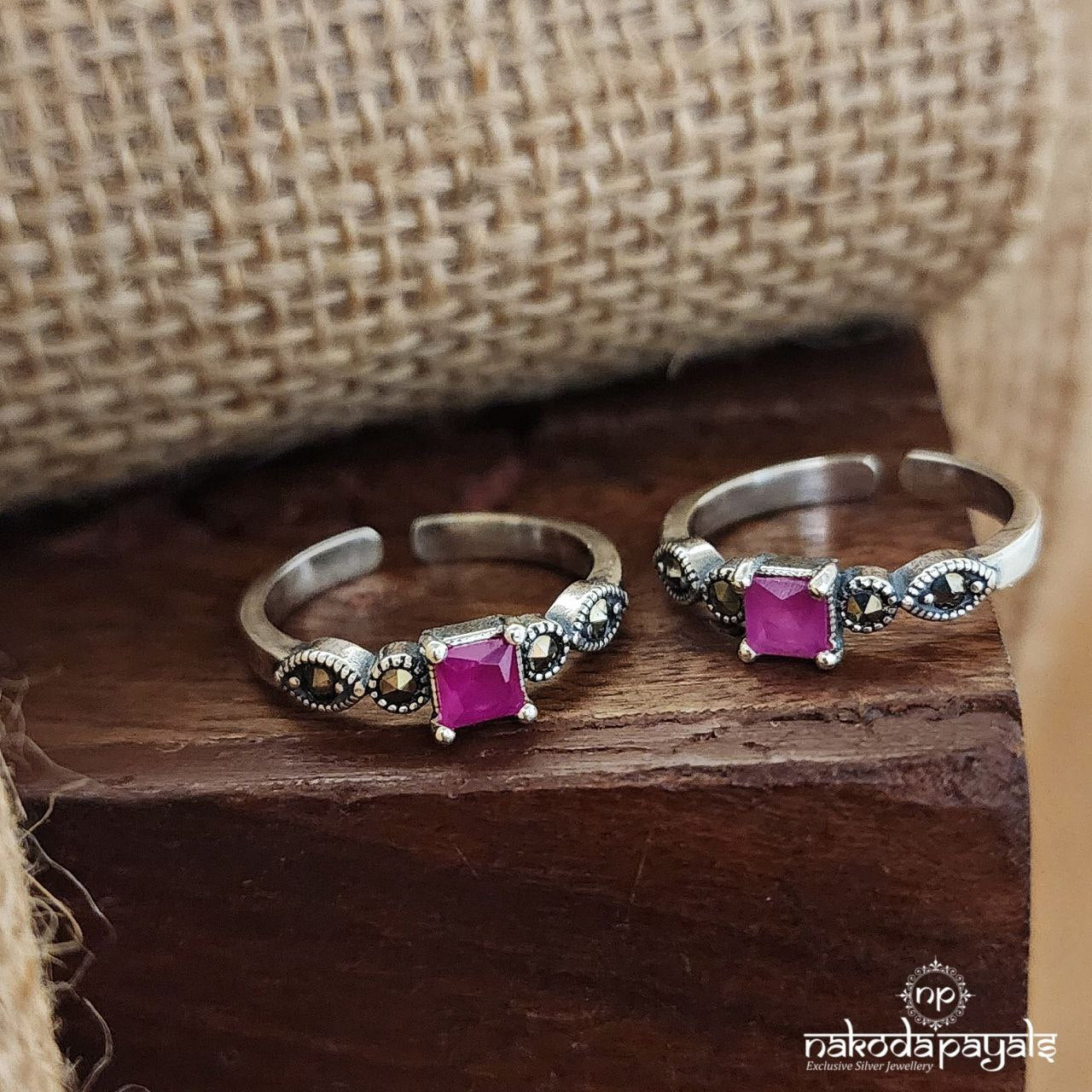 Pink Marcasite Toerings (T4335)