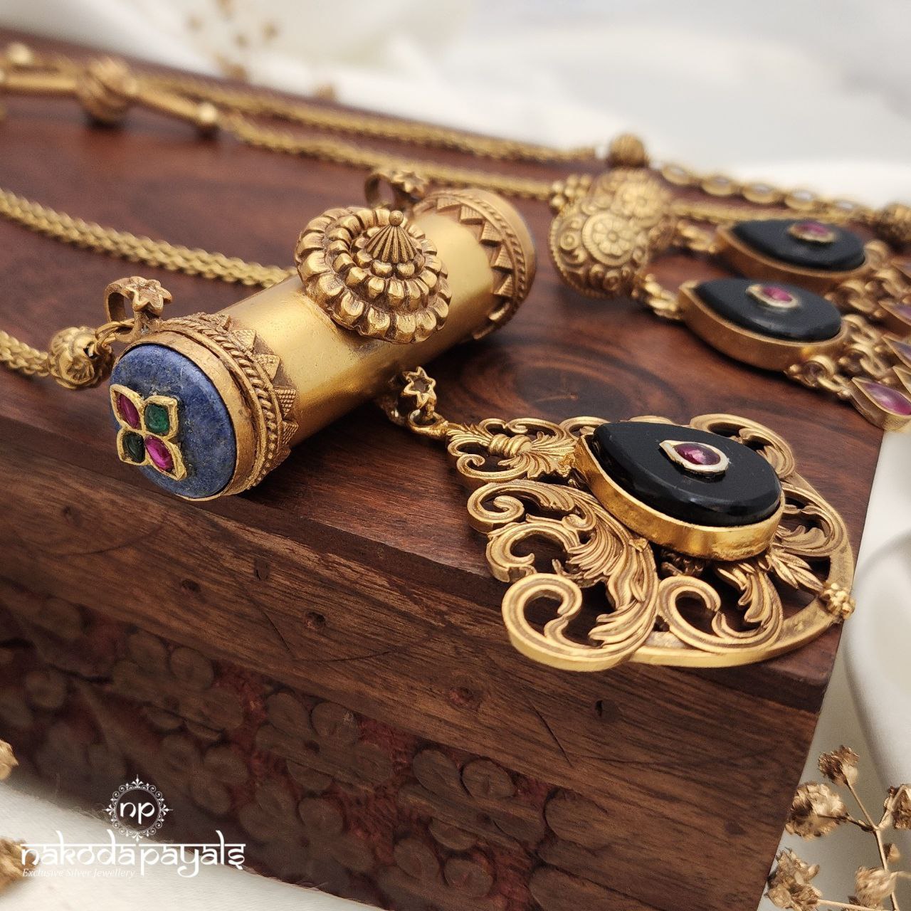 Traditional Neckpiece With Earrings (Gn8706)