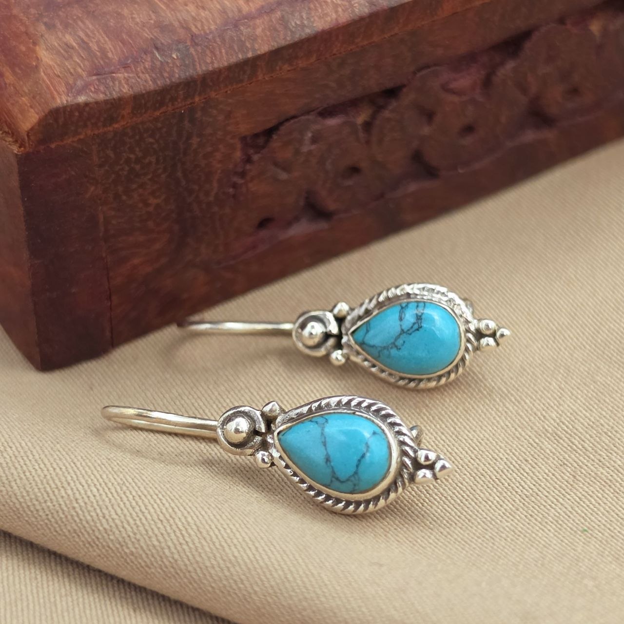 Graceful Hanging (H2111)