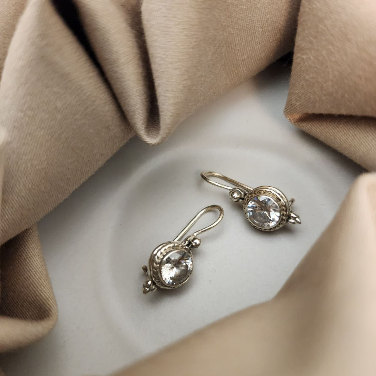 Elegant Hanging (H2057-65a)