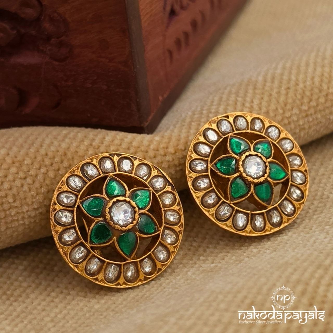 Green Dot Floral Studs (Ge11067)