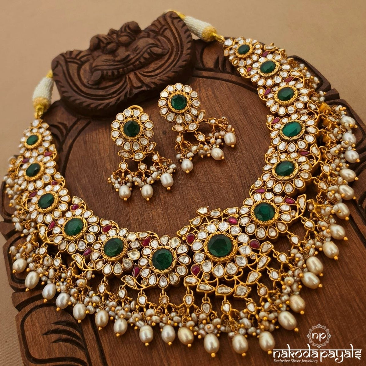 Gorgeous Emerald Neckpiece With Earrings (Gn11034)