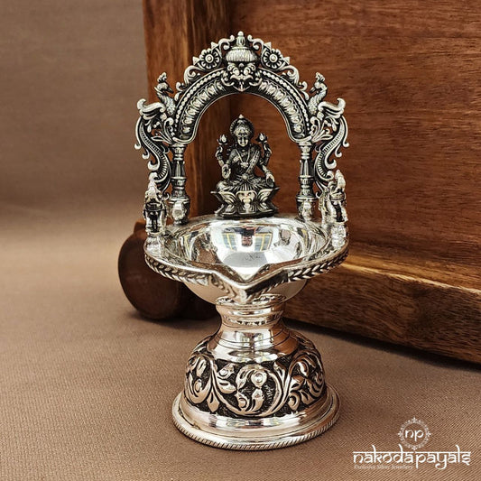 Lotus Lakshmi Kamakshi Deepam (Aa2537)