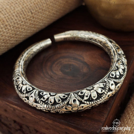 Bold Chitai Nakshi Kada (K5096)