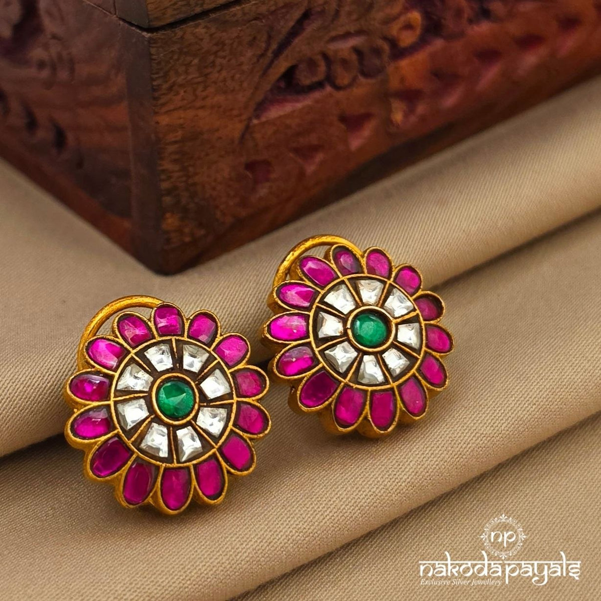 Green Dot Floral Studs (Ge11472)