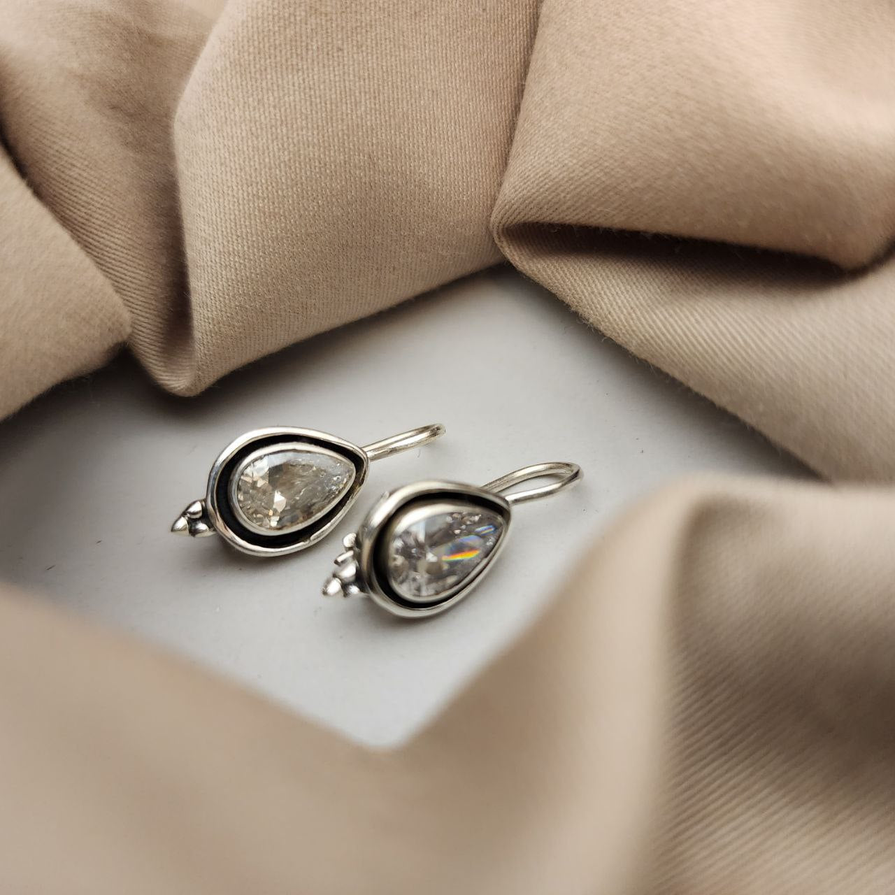 Drop Hangings (H2071-79)