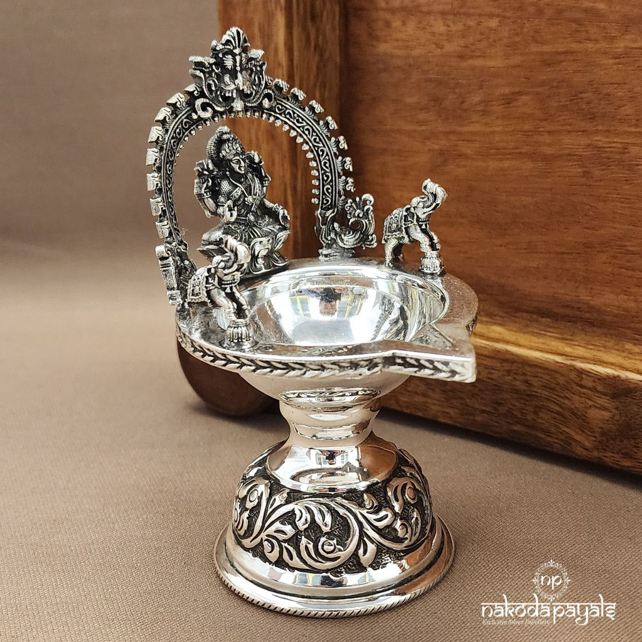 Maha Lakshmi Kamakshi Deepam (Aa2540)