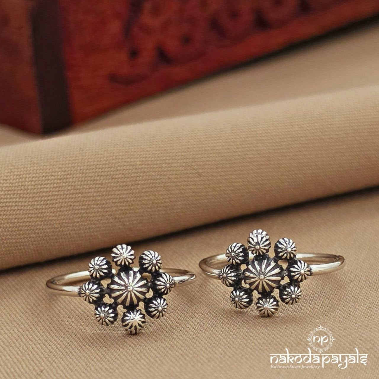 Cutsy Floral Toerings (T4820)