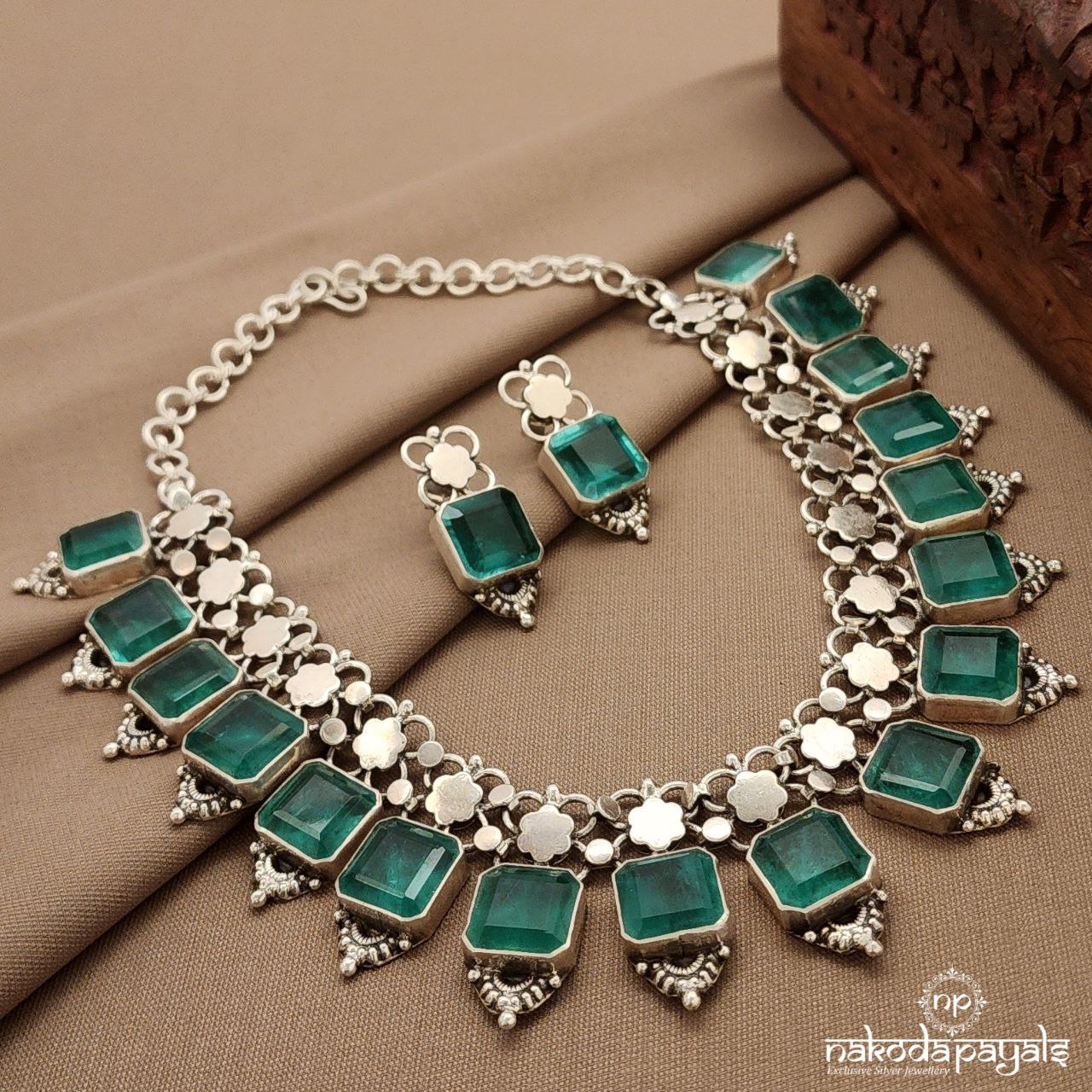 Squarish Green Neckpiece With Earrings (N11377)