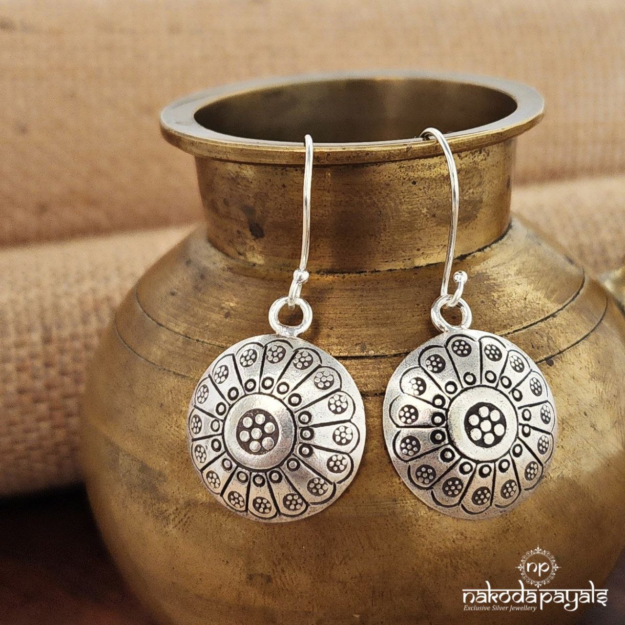 Dangling Circular Hanging (C3393)