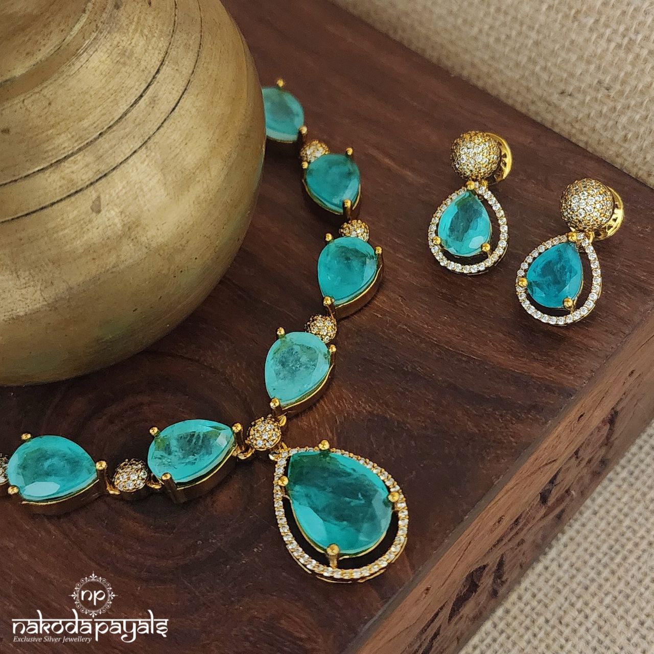Elegant Green Leafy Neckpiece With Earrings (Gn8461)
